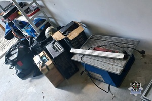 Na zdjęciu odzyskane mienie pochodzące z kradzieży.