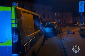 Na zdjęciu radiowóz oraz kontrolowany samochód.