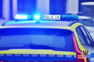 Wpadła do rowu i nie była w stanie się podnieść. Podjęte natychmiastowe policyjne działania i wychłodzona seniorka została odnaleziona na czas