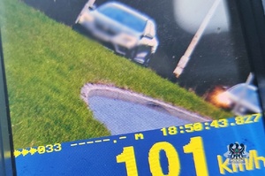 Screen z zarejestrowaną prędkością 101 km/h.