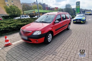 Na zdjęciu radiowóz oraz kontrolowany samochód.