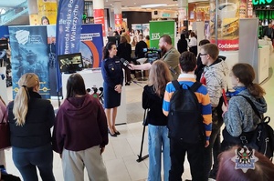 Wałbrzyscy policjanci na targach pracy – promocja służby i informacje o naborze