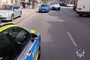 Wtargnęła wprost pod jadący samochód. Na szczęście seniorce nic poważnego się nie stało