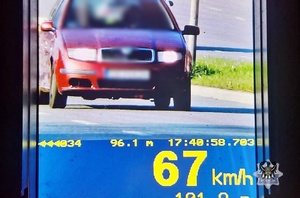 Screen z zarejestrowaną prędkością 67 km/h.