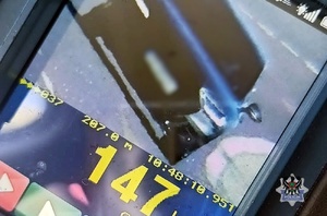 O 77 km/h za szybko i brak uprawnień do kierowania pojazdami