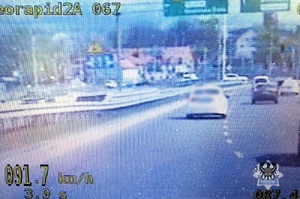 Screen z zarejestrowaną prędkością 91 km/h.
