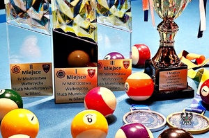 Na zdjęciu policjanci podczas turnieju bilardowego.