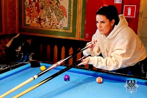 Na zdjęciu policjanci podczas turnieju bilardowego.