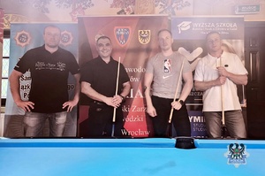 Na zdjęciu policjanci podczas turnieju bilardowego.