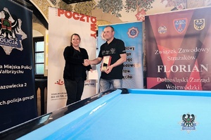 Na zdjęciu policjanci podczas turnieju bilardowego.