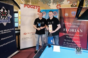 Na zdjęciu policjanci podczas turnieju bilardowego.