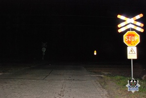 Na zdjęciu przejazd kolejowy z znakiem STOP.
