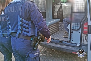 Cztery zatrzymane od popołudnia osoby poszukiwane. Jedna z nich posiadała narkotyki