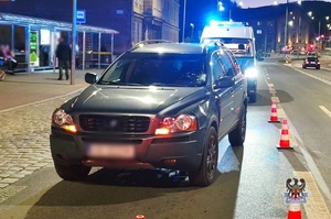 16-latek wbiegł wczoraj wieczorem na jezdnię wprost pod jadący samochód osobowy