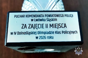 Puchar za zajęcie drugiego miejsca w olimpiadzie.