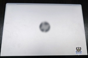 Na zdjęciu odzyskany laptop.