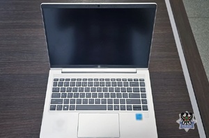 Na zdjęciu odzyskany laptop.