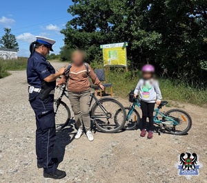 policjantki podczas kontroli rowerzystów
