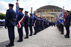 Na zdjęciu policjanci podczas uroczystego apelu.