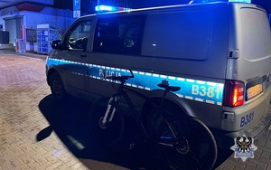 Na zdjęciu radiowóz oraz przykładowy rower.
