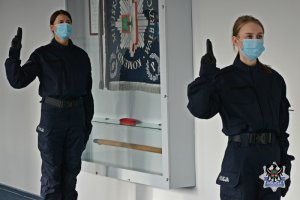 Na zdjęciu policjantki biorące udział w ślubowaniu.