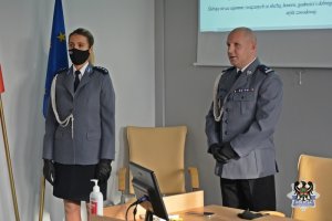 I Zastępca Komendanta Miejskiego Policji w Wałbrzychu podinsp. Rafał Siczek przemawia do policjantów.