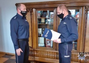 Na zdjęciu Komendant Miejski Policji w Wałbrzychu kom. Krzysztof Lewandowski oraz p.o Zastępcy Komendanta Komisariatu Policji I w Wałbrzychu kom. Tomasz Szkudlarek.