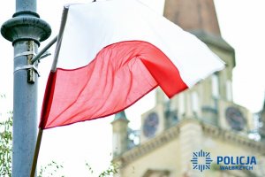 Na zdjęciu Flaga Rzeczypospolitej Polskiej.