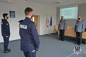 Na zdjęciu I Zastępca Komendanta Miejskiego Policji przemawia do policjantów.