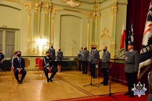 Na zdjęciu przemawia w imieniu policjantów st. sierż. Aleksander Karkosz.