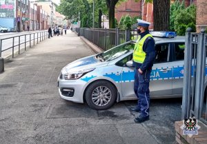 Na zdjęciu policjant podczas ubiegłorocznej akcji Bezpieczna droga do szkoły.