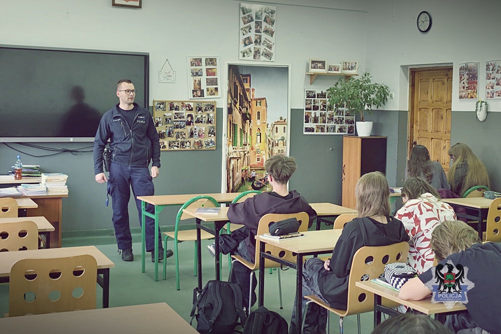 Spotkanie policji z uczniami Zespołu Szkół nr 5 w Wałbrzychu